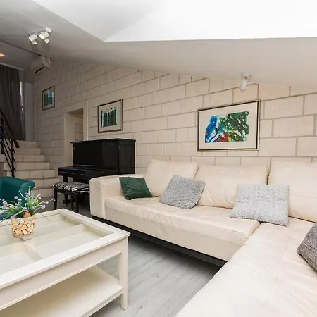 Maris Apartment