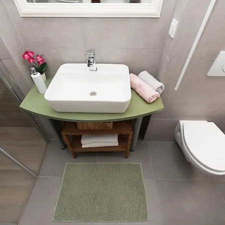 Maris Apartment *